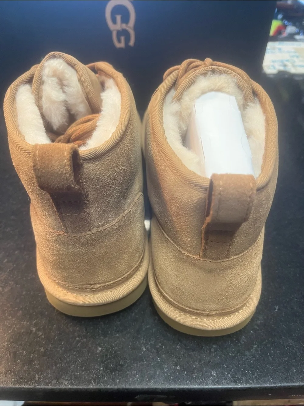 UGG Neumel Boot 'Chestnut' model is 3236